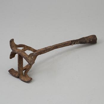 AN IRON BRANDING IRON, 18th century.