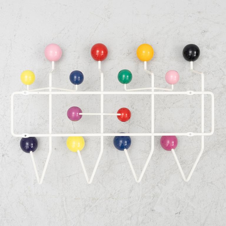 Klädhängare, "Hang it all", väggtavla "Uten Silo” och rumsavdelare, "Algues", Vitra.