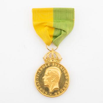 Gustav VI Adolf, medal in gold, Royal Patriotic Society, with case, 1955.