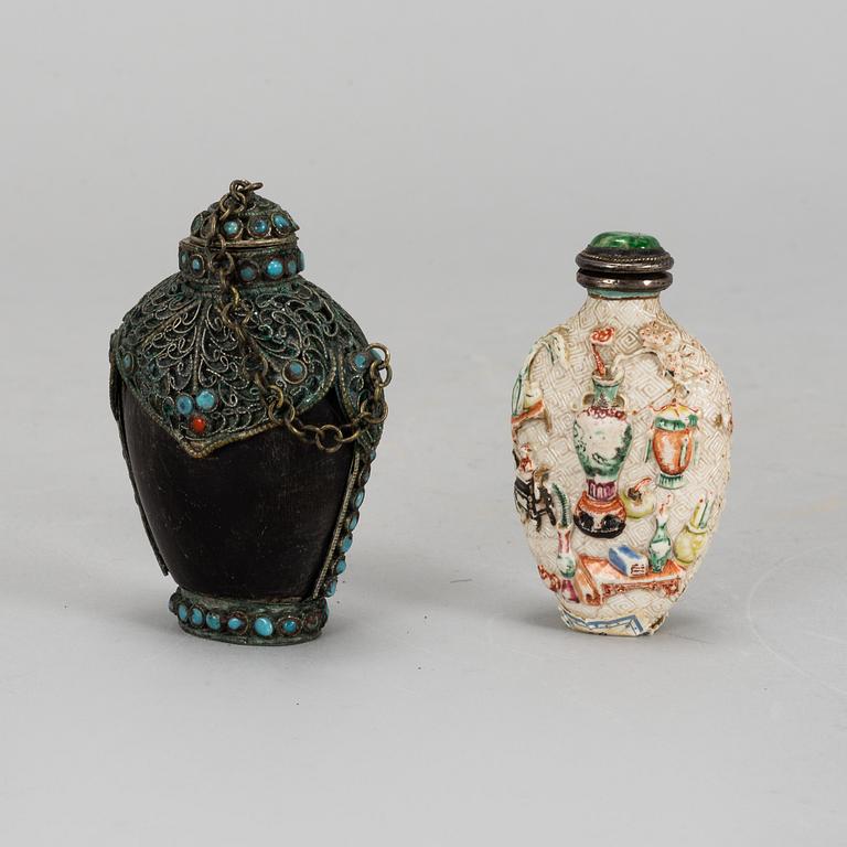 Two Chinese snuff bottles, late Qing dynasty.