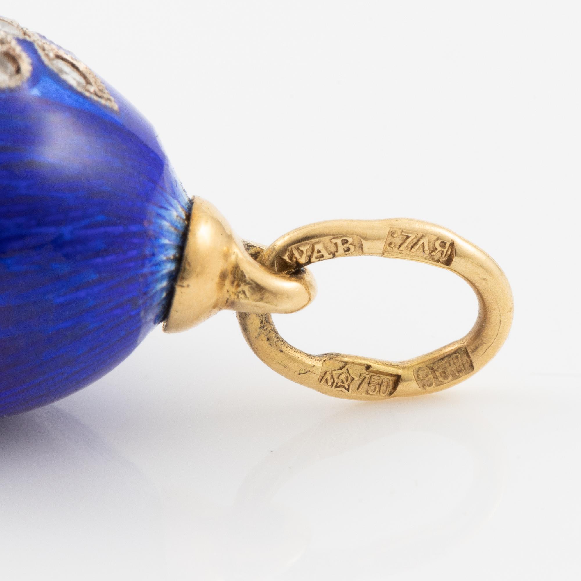 W.A. Bolin hänge i form av ägg 18K guld och silver med emalj med runda briljantslipade diamanter.