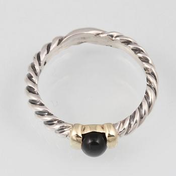 RING, 18K guld samt sterlingsilver med onyxkula, David Yurman. Vikt 2,8 gram.