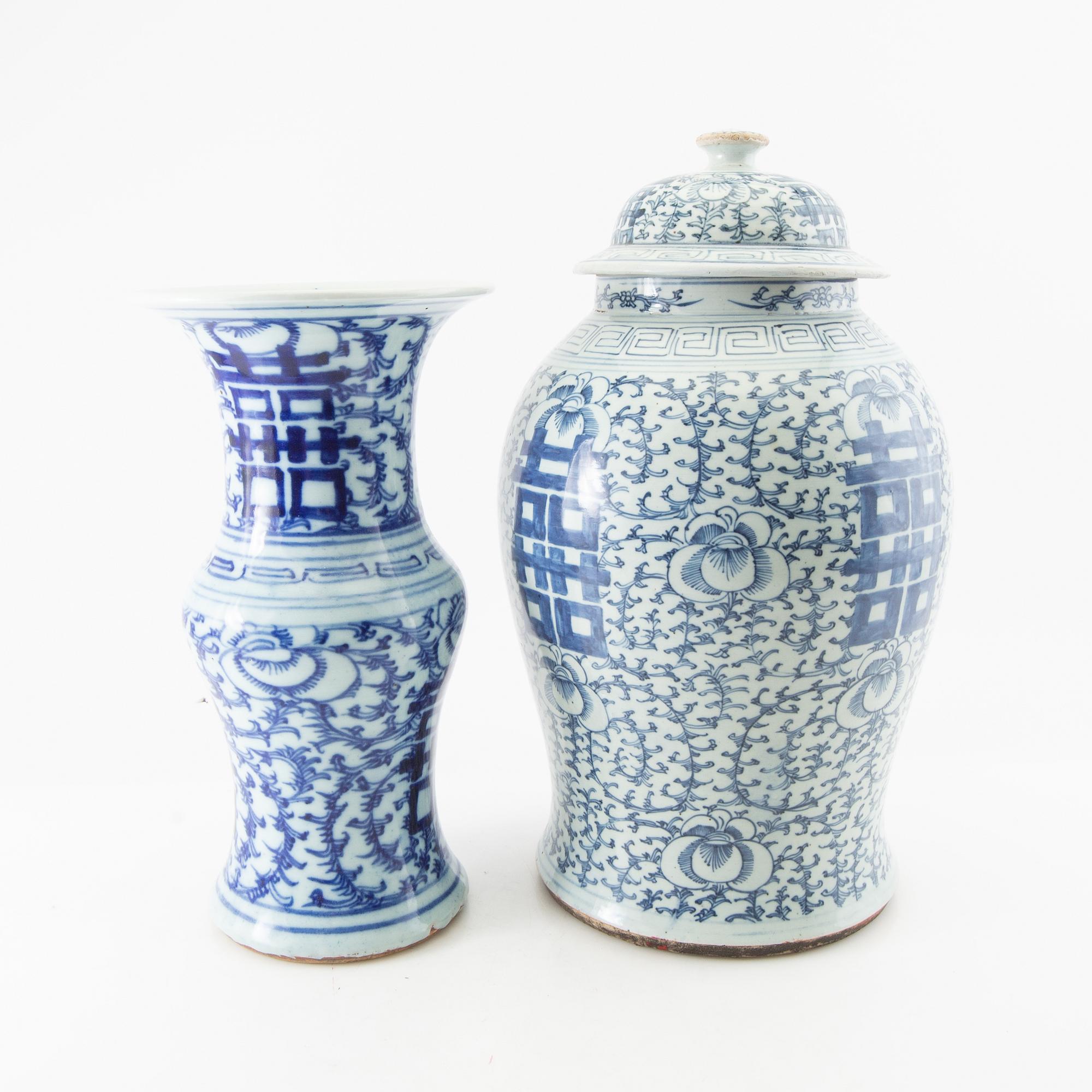 Lockurna samt vas Kina 1900-tal porslin.