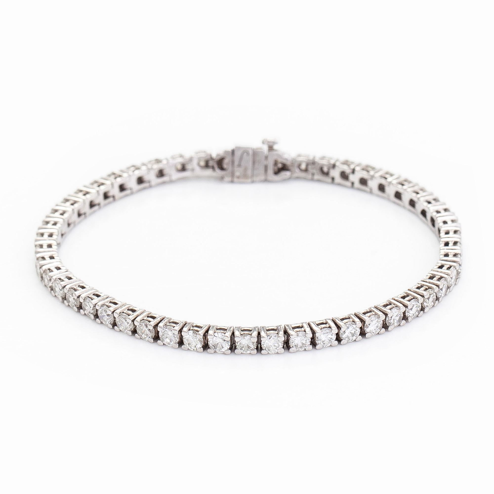 Tennisarmband, 14K vitguld och briljantslipade diamanter.