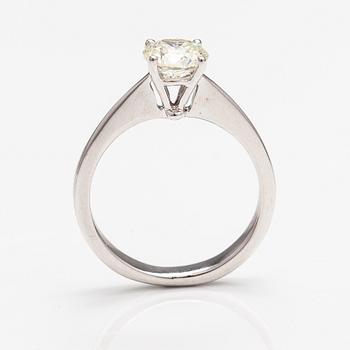 An 18K white gold ring with a ca. 1.01 ct diamond according to certificate.