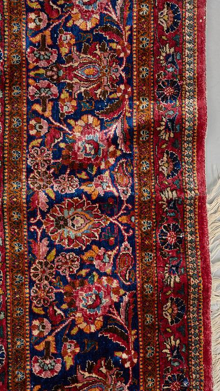 A carpet, a semi-antique silk Kashan, ca 317 x 207-210,5 cm.