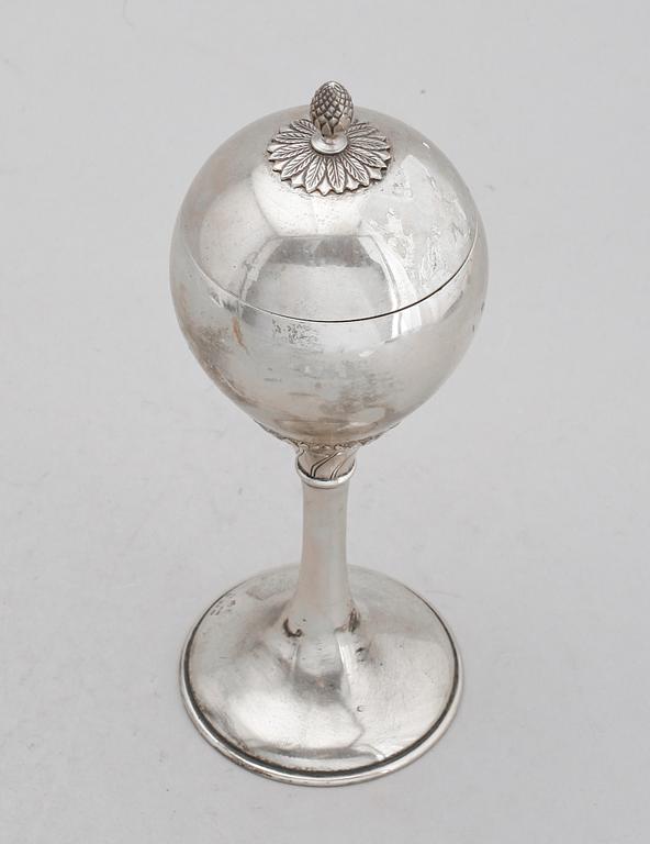 LOCKPOKAL, silver, CG Hallberg, Stockholm 1913. Vikt ca 204 g.