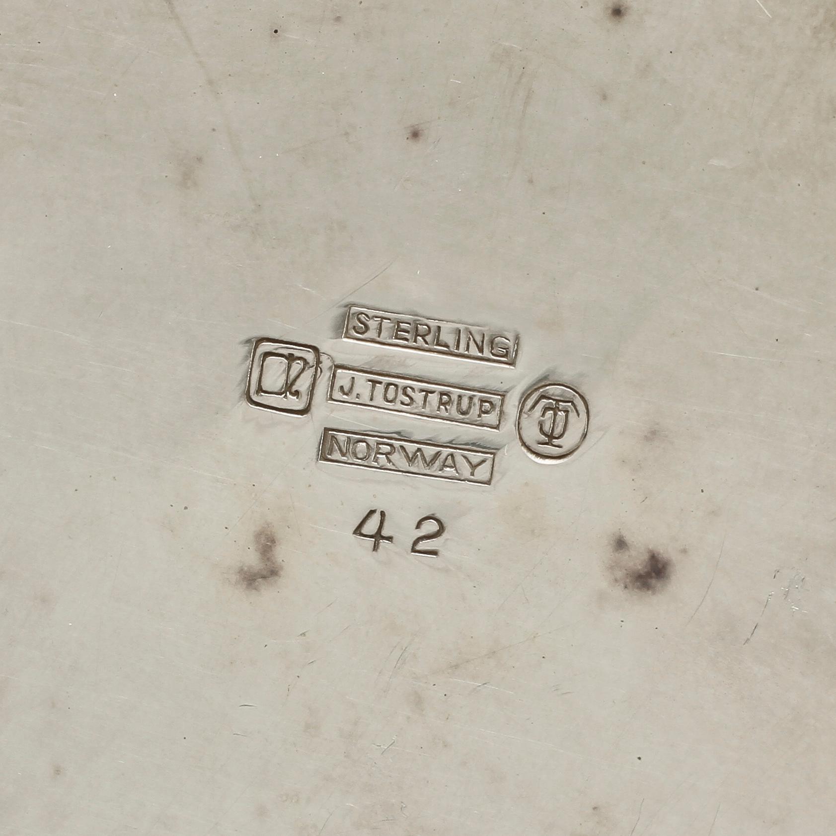 FAT, sterlingsilver och emalj, J. Tostrup, Norge, 1900-tal. Vikt 355g.