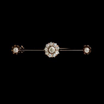 A BROOCH, old cut diamonds, 14K (56) gold. St Petersburg.