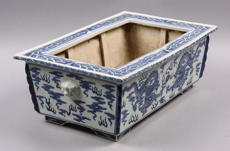 KRUKA, porslin, Kina, 1900-tal.