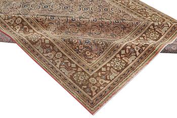 An oriental, vintage design carpet, c. 317 x 216 cm.