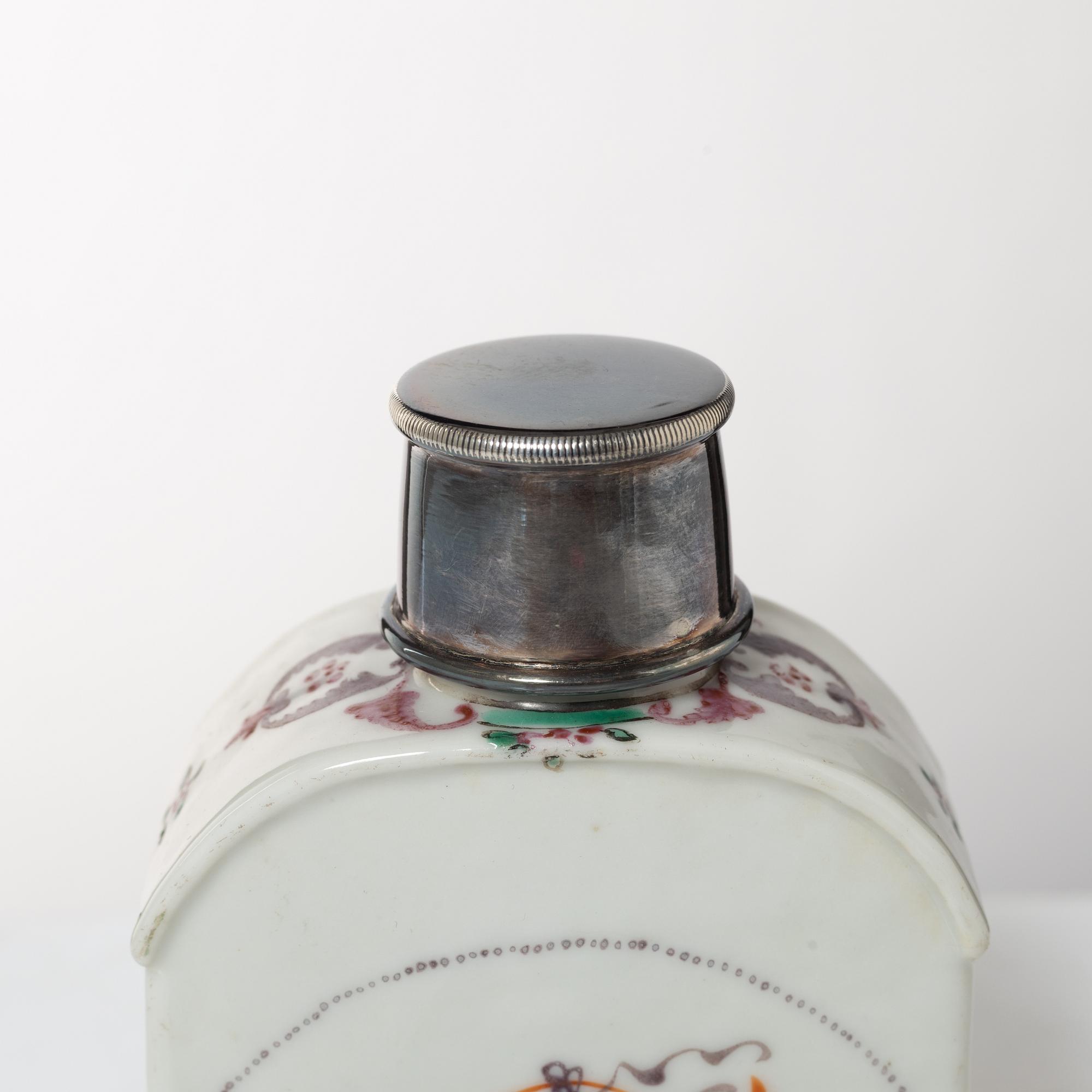 Tedosa och stekfat, kompaniporslin, Kina, Qingdynastin, 1700-tal.