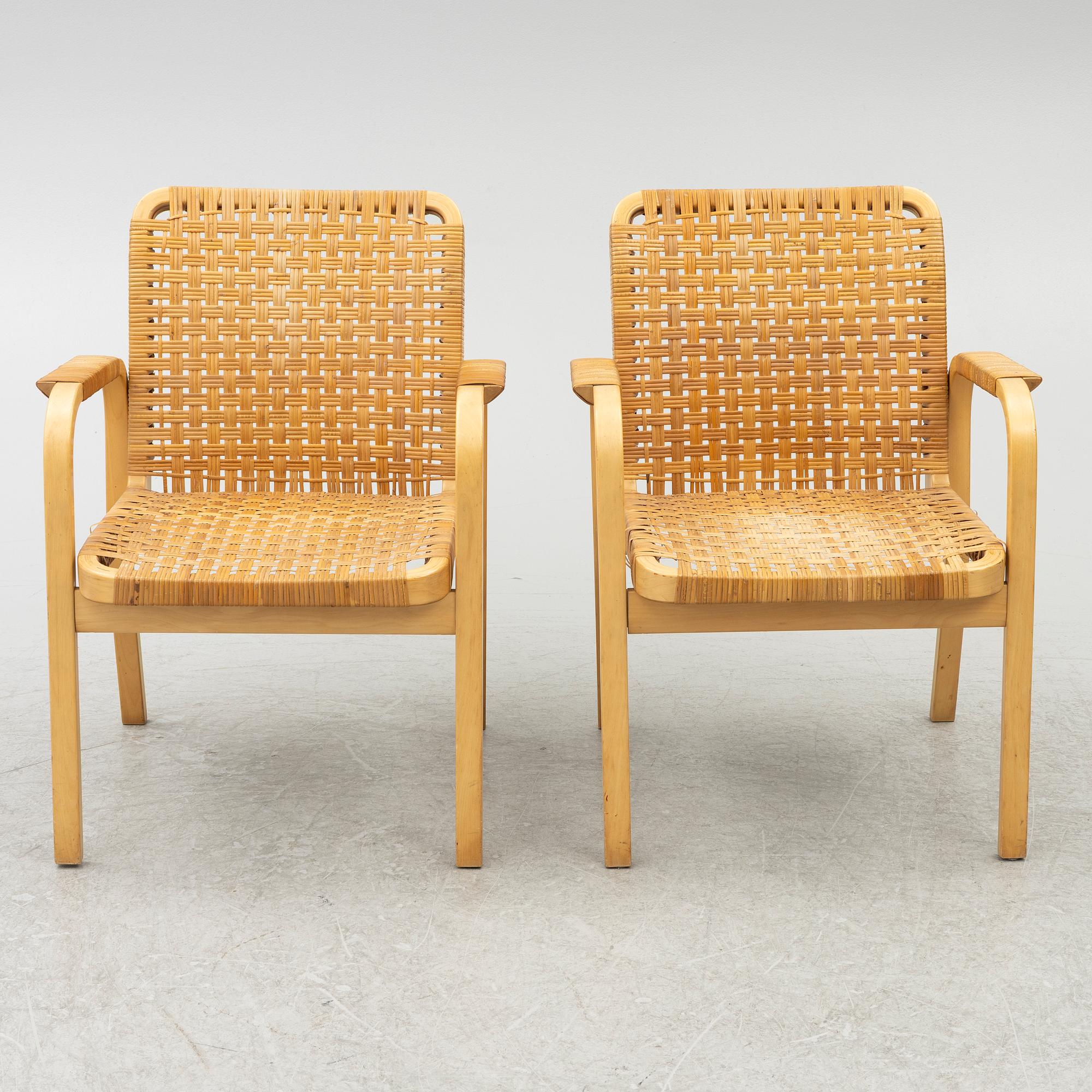 Alvar Aalto, Karmstolar, ett par, modell 45, Artek, Finland.