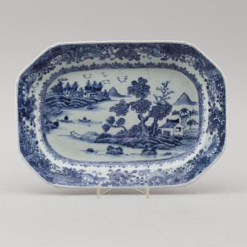 STEKFAT, porslin, Kina, Qianlong 1736-1795.