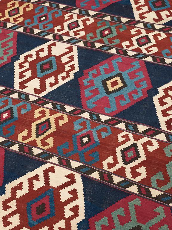 CARPET. Antique Caucasian Kilim. 276 x 178,5 cm.