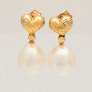 Ole Lynggaard, earrings, a pair, 18K gold with pearl and diamond.