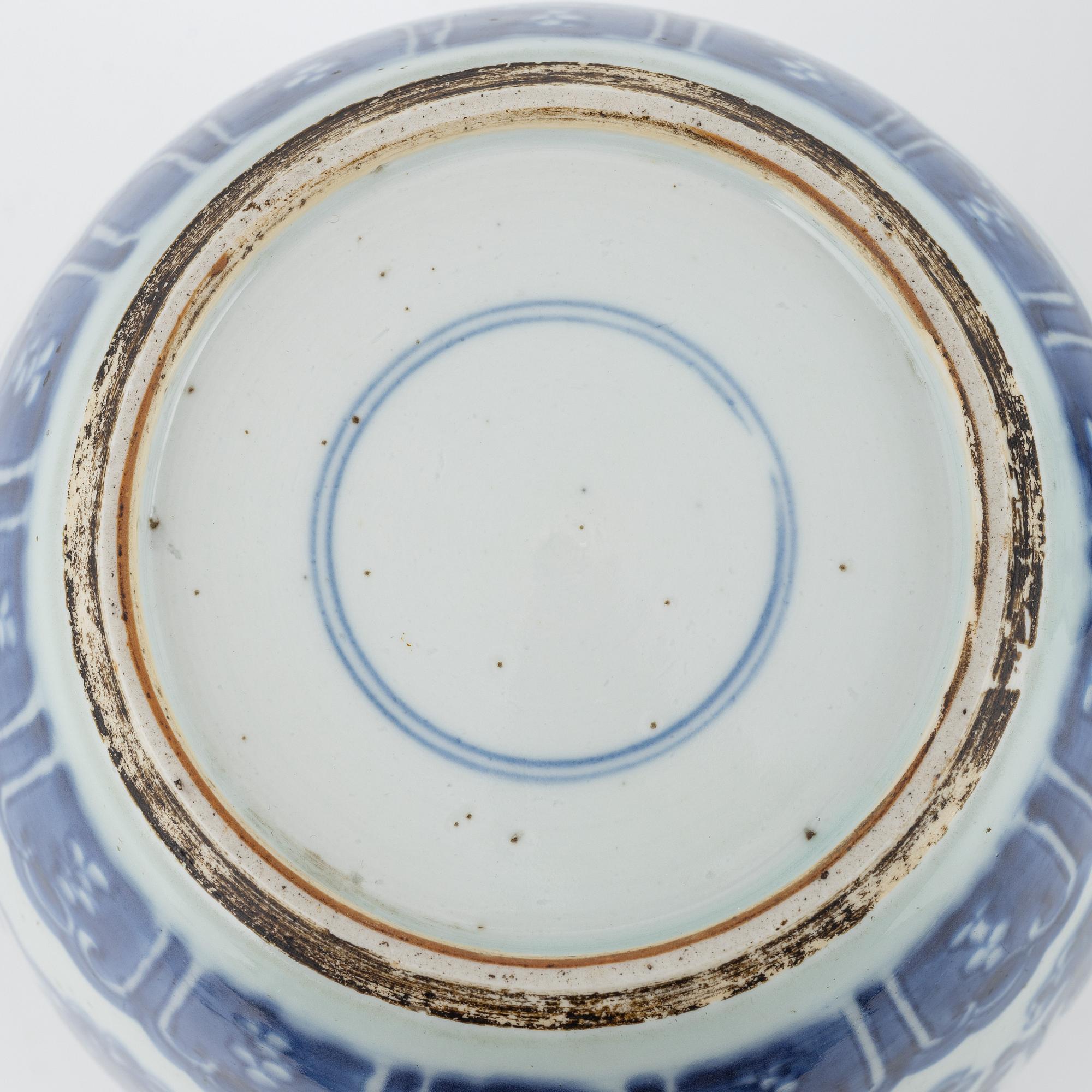 A pair of Chinese blue and white jars, Qing dynasty, 18th Century.