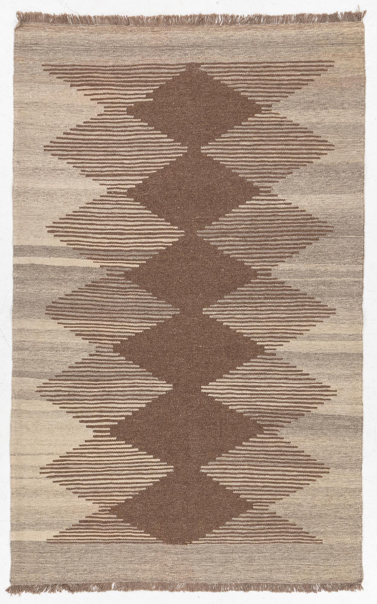 A persian kilim rug, c. 205 x 129 cm.