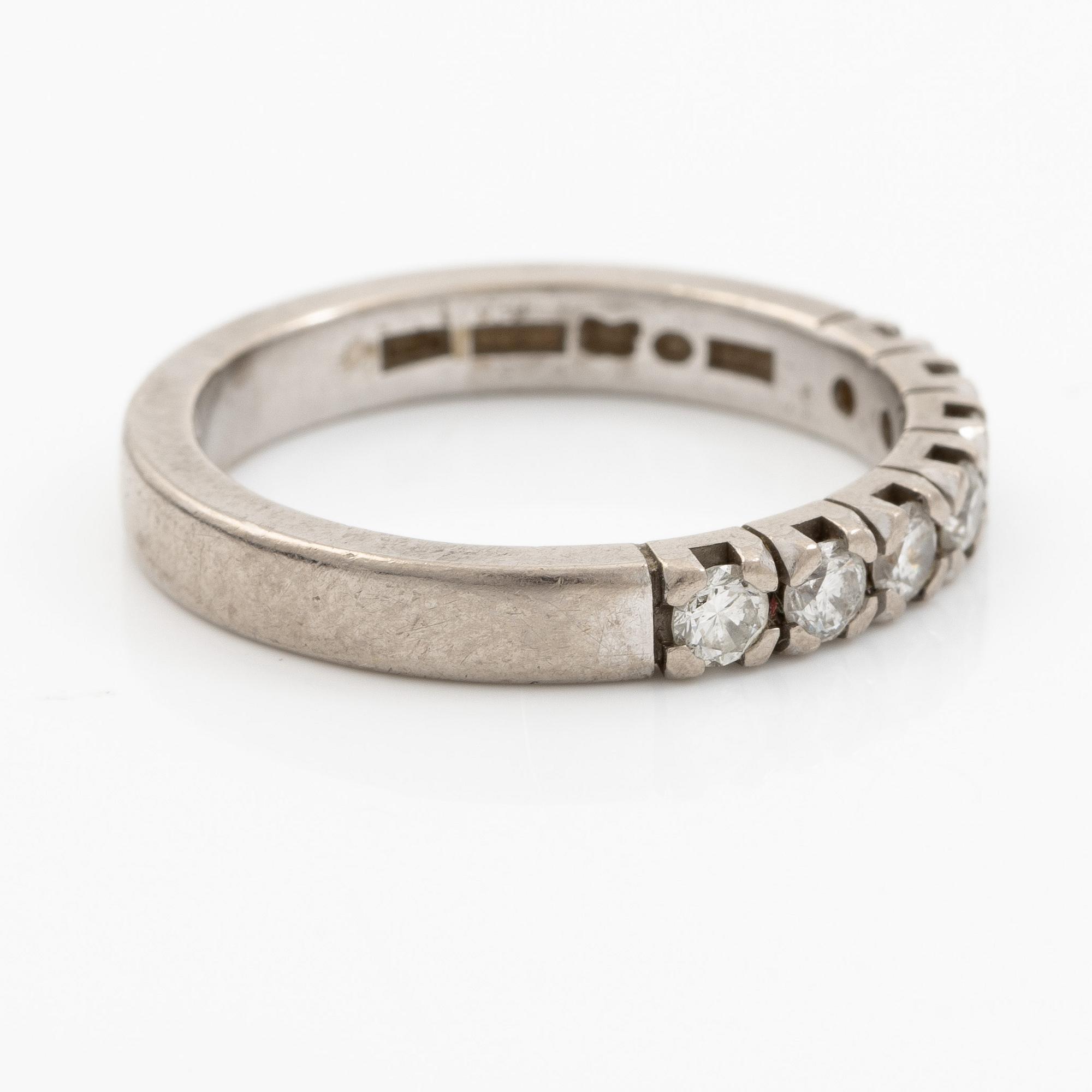 Ring, 18K white gold set with brilliant-cut diamonds, a total of 0.63 ct according to the engraving.