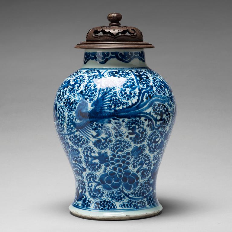 A blue and white jar, Qing dynasty, 18th Century.