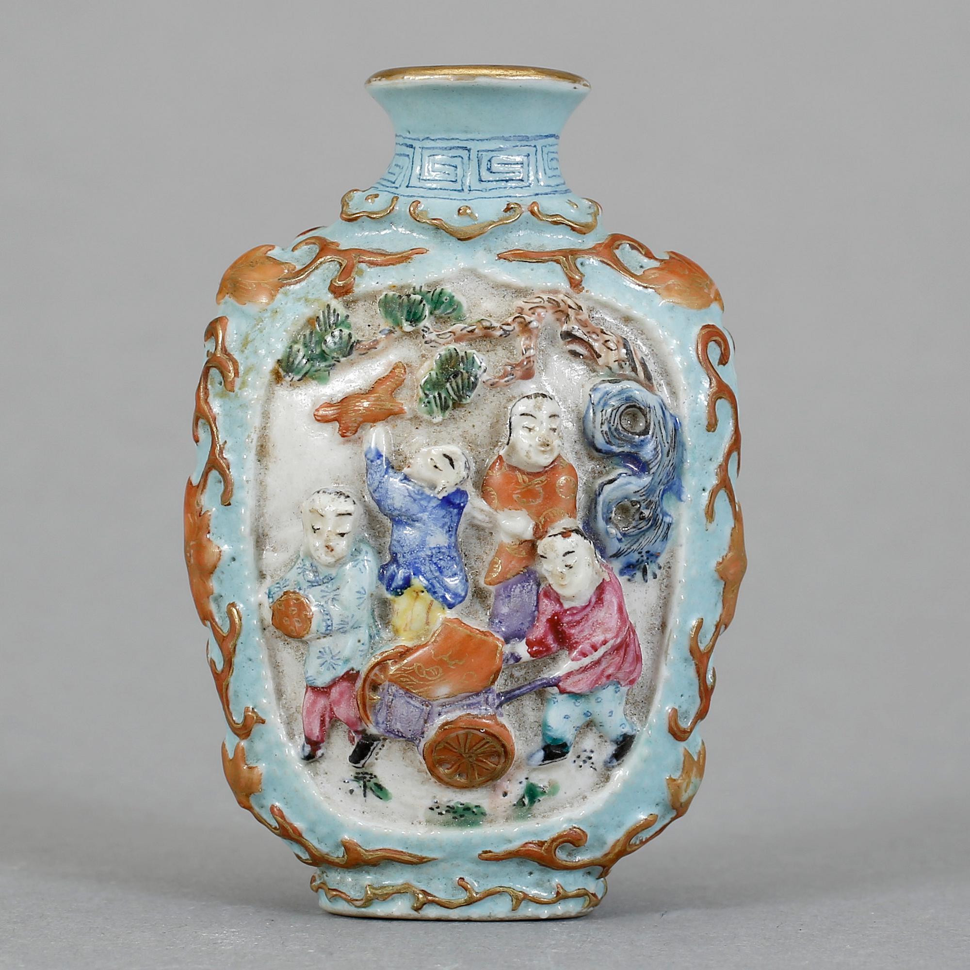 SNUSFLASKA, porslin, Kina omkring 1900.
