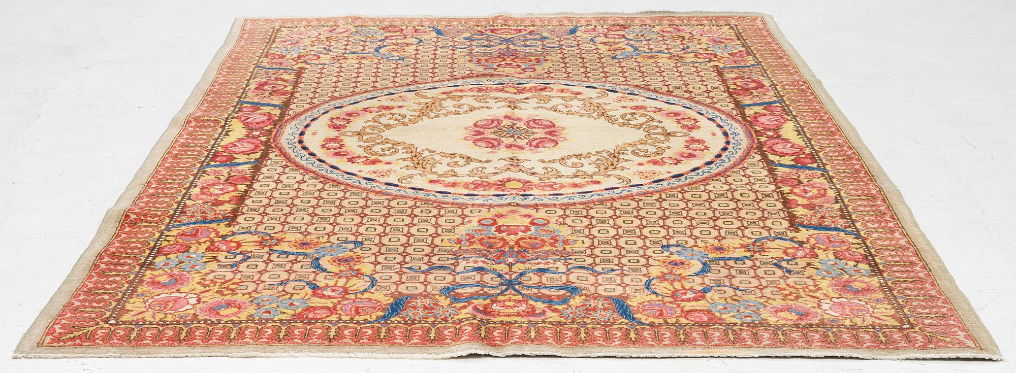 A semi-antique Tabriz carpet of Aubusson design. 246 x 171 cm.