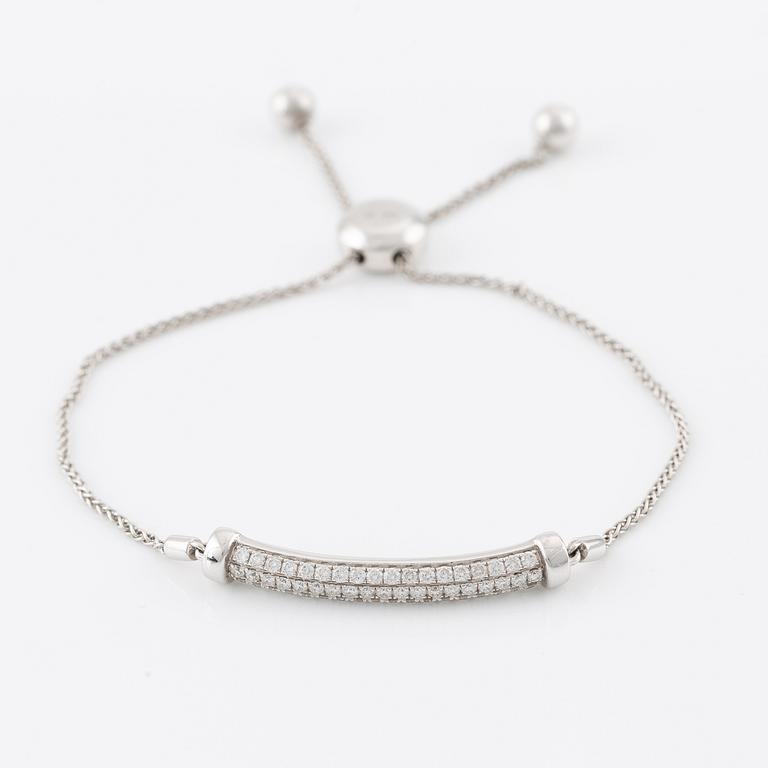 Bracelet, 14K white gold with brilliant-cut diamonds.