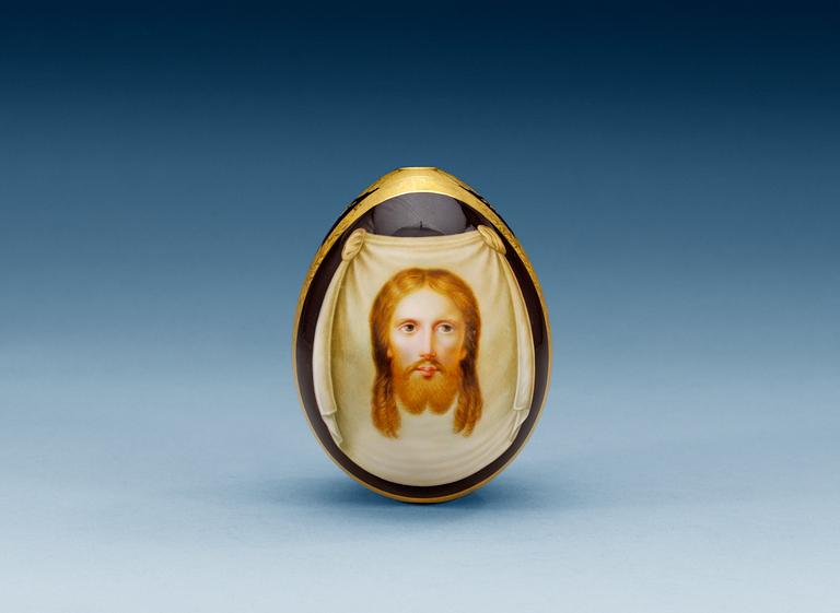 A Russian easter egg, Imperial Porcelain manufactory, St Petersburg, 19th Century.