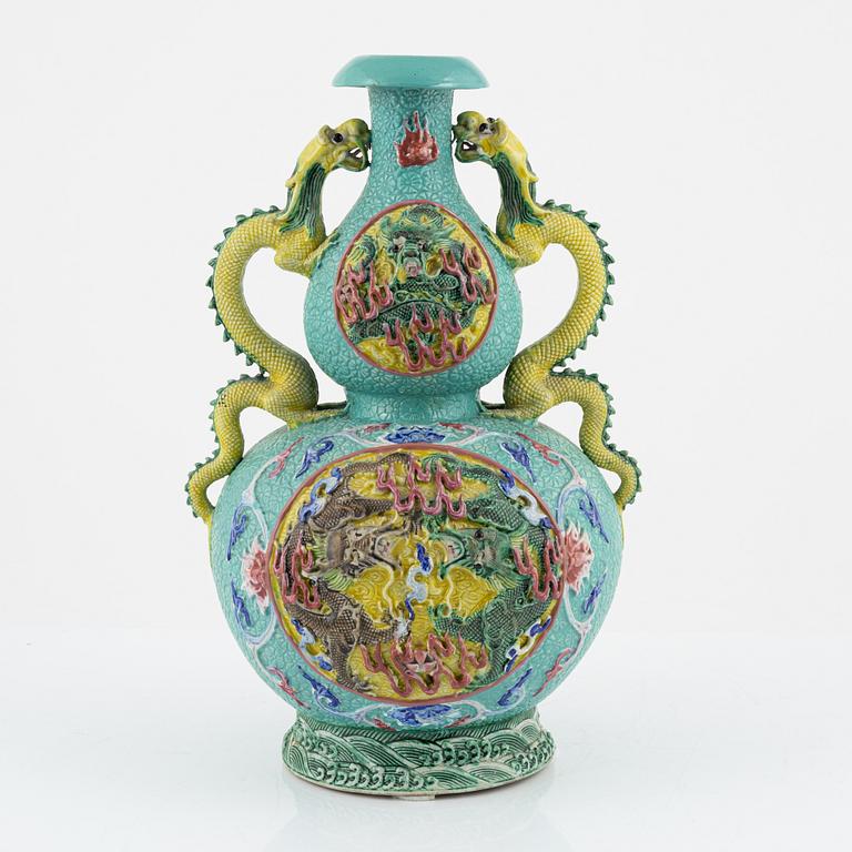A Chinese porcelain vase, 20th Century.