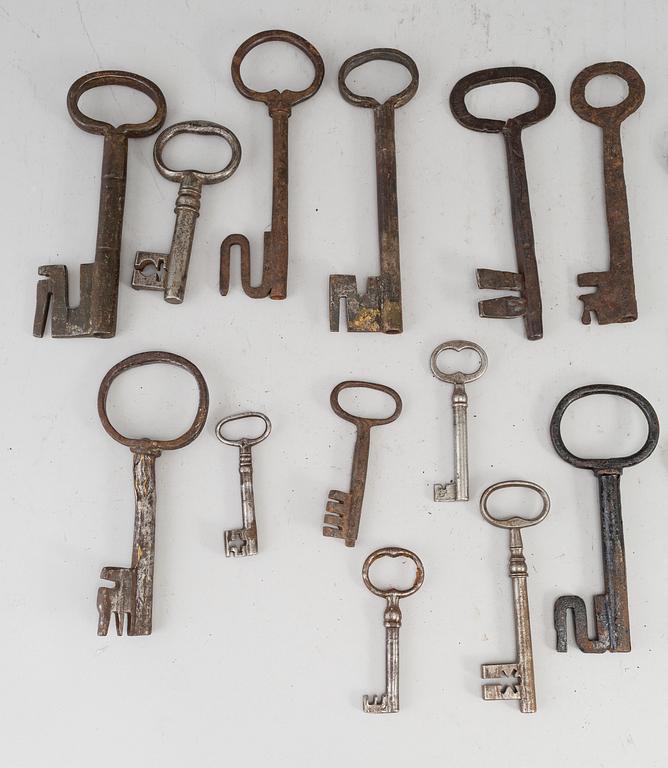 19 iron keys, 18th/19th century.