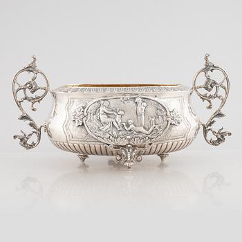 A silver jardinière, 20th century.