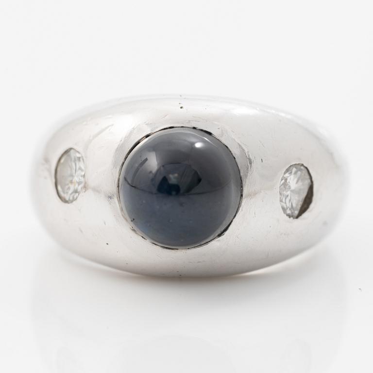 Ring, 18K white gold, set with brilliant-cut diamonds and a cabochon-cut sapphire.