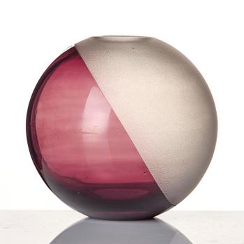 Vicke Lindstrand, a glass vase, Orrefors, Sweden, 1930s.