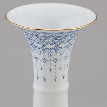 A Chinese eggshell porcelain vase, second half of the 20th century.