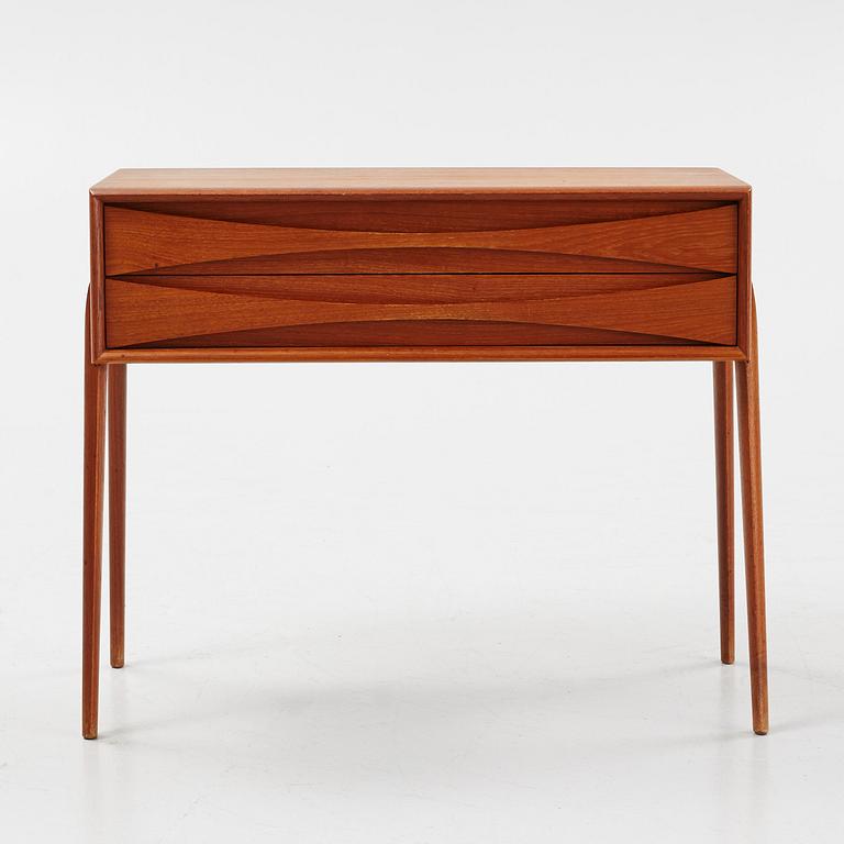 Rimbert Sandholdt, teak bedside table
AB Glas &Trä Hovmantorp, 1959.