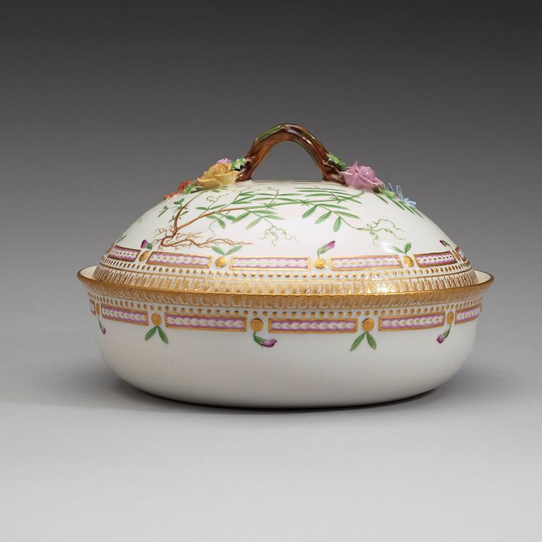 TERRIN med LOCK, porslin. "Flora Danica", Kungl Dansk, 1900-tal.