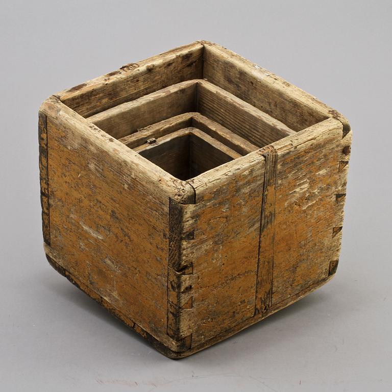 MÅTT, 3 st, trä, 1800/1900-tal.