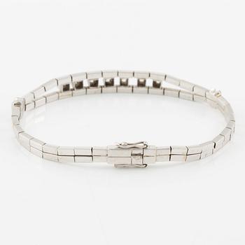 Bracelet, 18K white gold set with seven brilliant-cut diamonds.