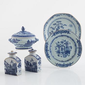 five pieces of blue and white porcelain, China, Qianlong (1736-95).