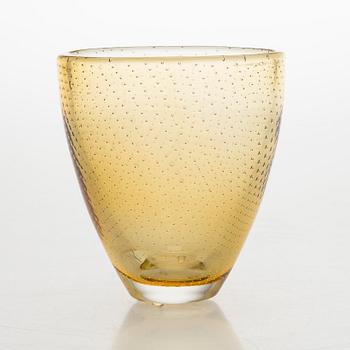 Gunnel Nyman, A glass vase, model 'GN 16', signed G. Nyman Nuutajärvi Notsjö.