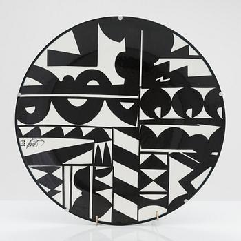 Howard Smith, A ceramic plate. Signed H SMith. Arabia, Finland.