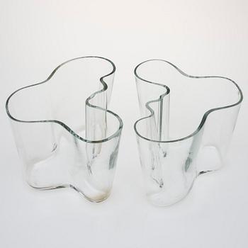 VASER, 2 st, glas, "Savoy", signerade Alvar Aalto - 3030. 1970-80-tal.