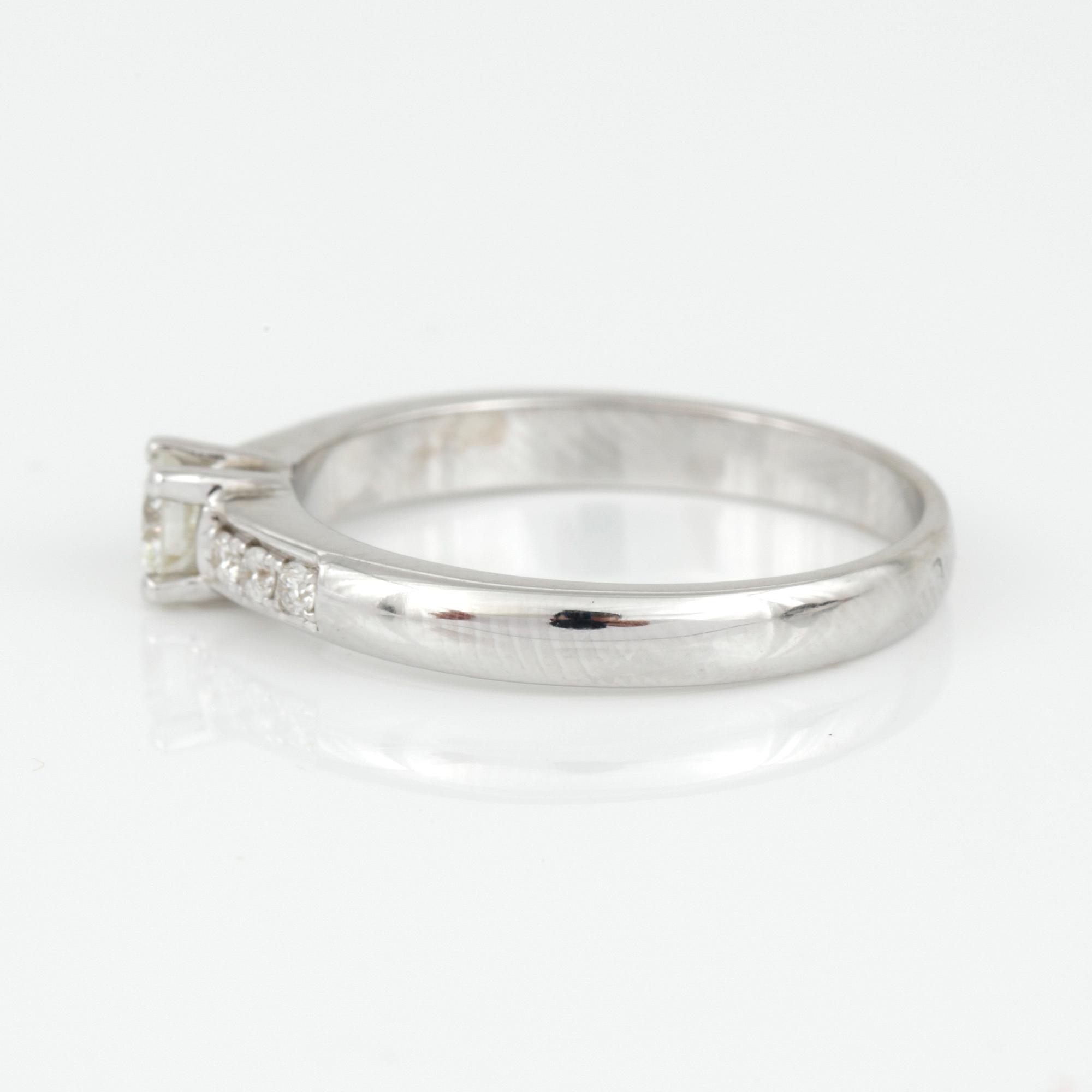 RING, 14K vitguld med briljantslipade diamanter, tot ca 0,29 ct. Vikt 2,88 g.