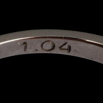 RING, 18k vitguld med briljantslipad diamant, 1.02 ct. Vikt 4 g.