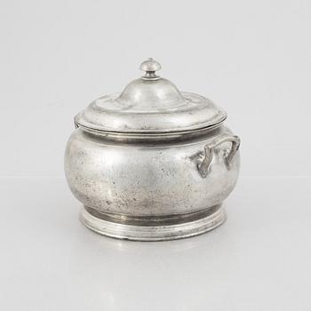 A pewter dish with cover, 19th century.