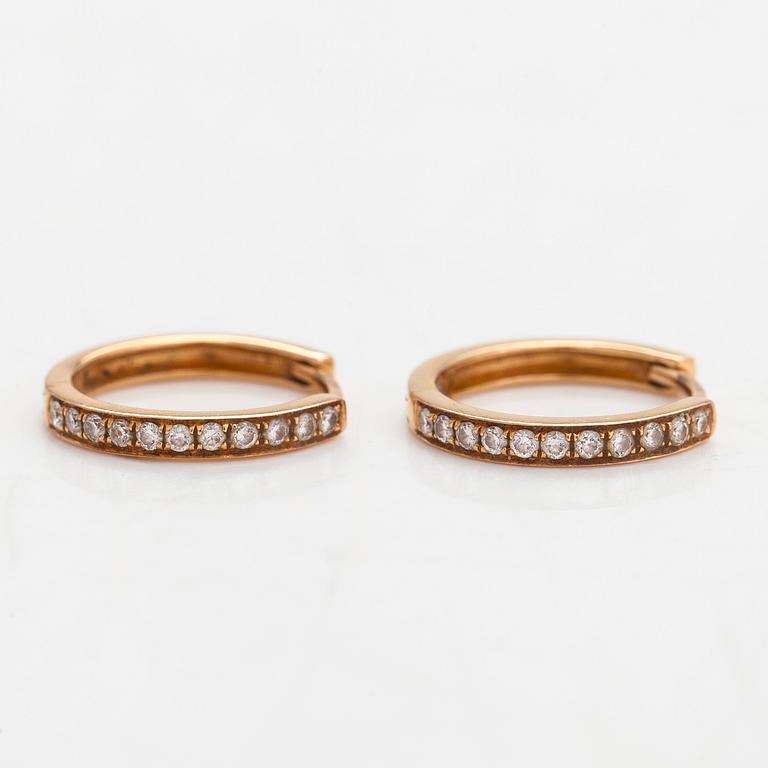 Korvakorut, 18K kultaa, timantteja yht. n 0.22 ct.