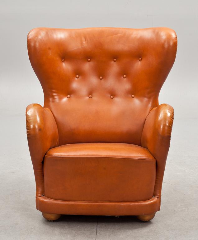 ÖRONLAPPSFÅTÖLJ, 1940-tal.