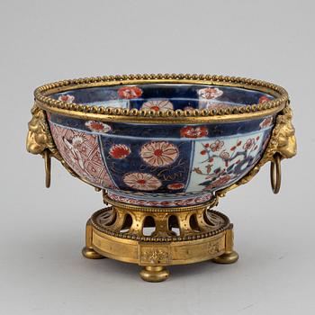 A Japanese imari bowl, with  European bronze mount, 19th century.