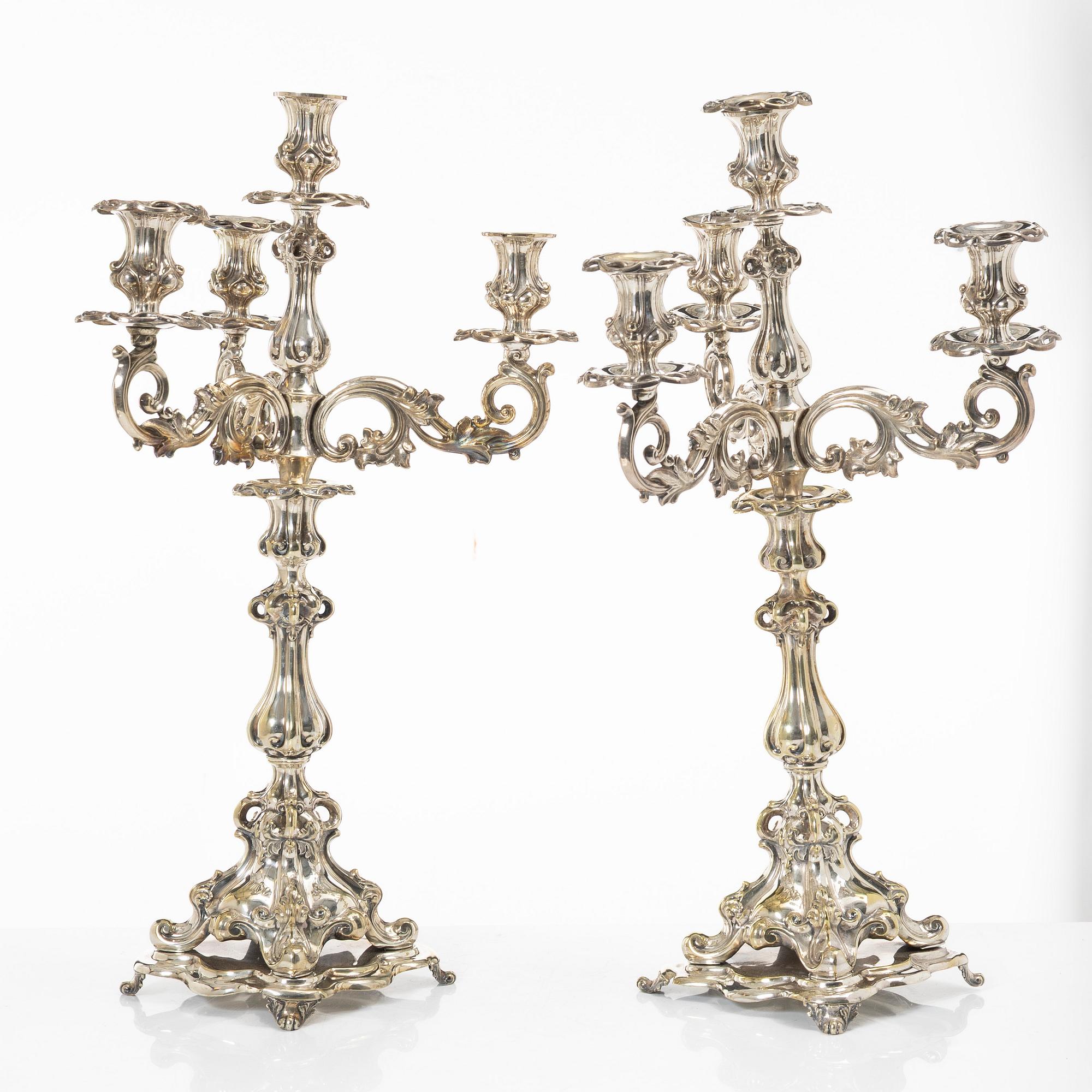 Kandelabrar, ett par, Rokokostil, nysilver, 1900-tal.