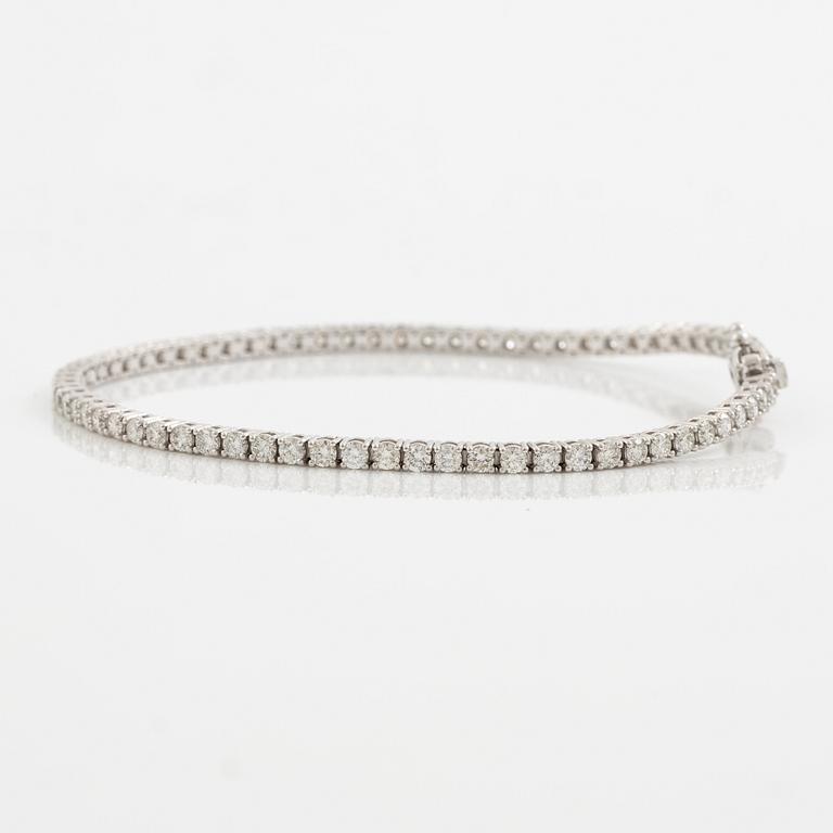 Tennis bracelet 18K white gold with brilliant-cut diamonds.